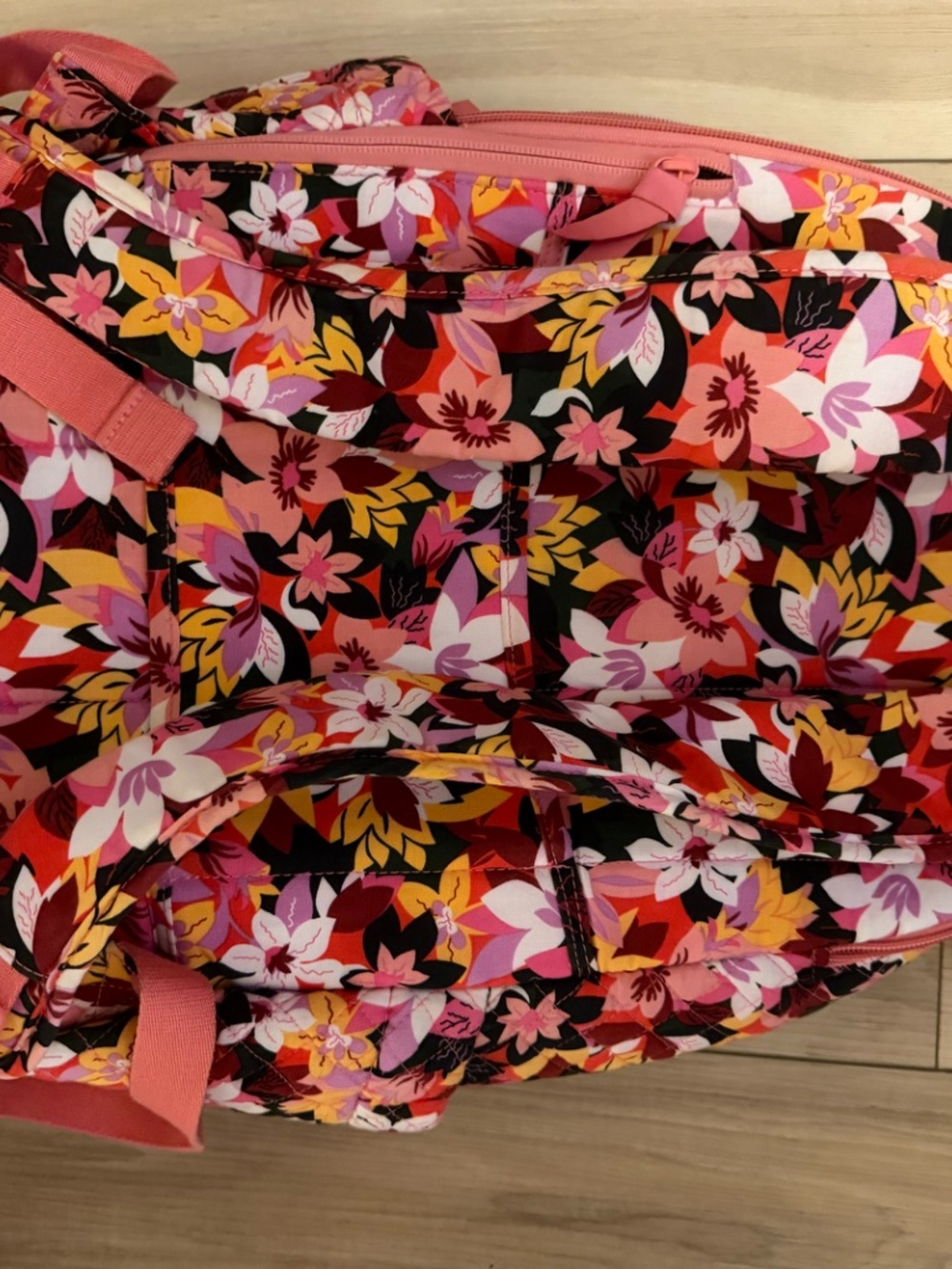 Vera Bradley Floral Backpack Quilted Pink Multicolor Like New - Picture 2 of 3